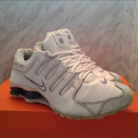 Nike Shox Running Shoe 325200-111 Women Size US 8 sneakers R4 - Picture 2 of 6